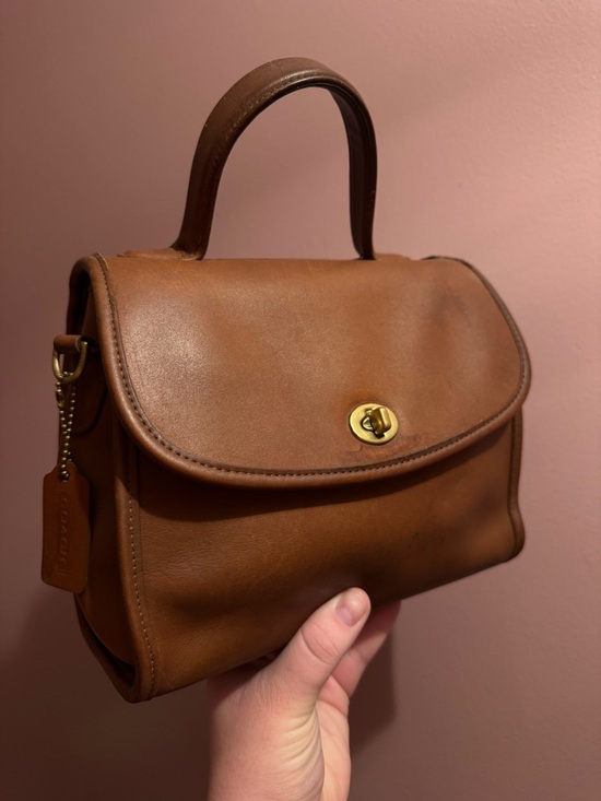 Coach Handbags - Vintage Coach Manor Bag
